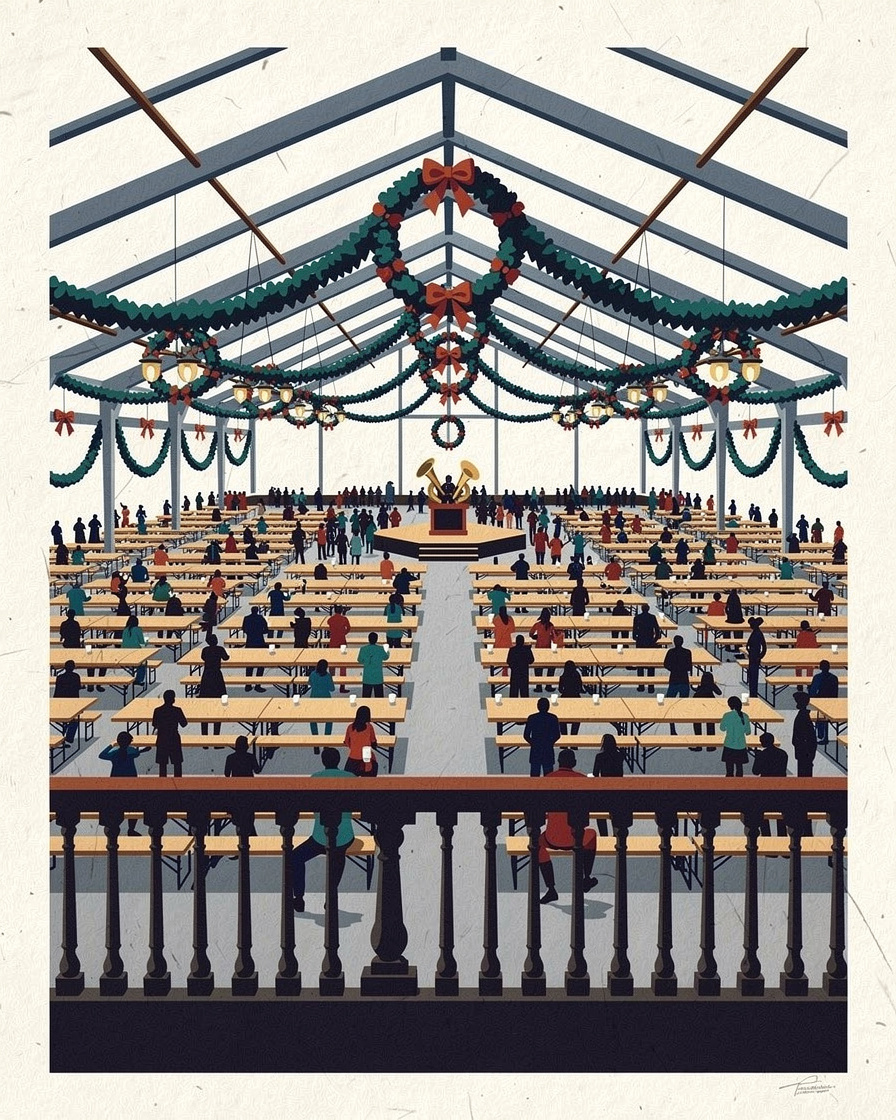 Blick von der Galerie in ein volles Oktoberfest-Festzelt mit langen Bierbänken, Girlanden unter dem Zeltdach und der Blaskapelle auf dem Podium in der Mitte